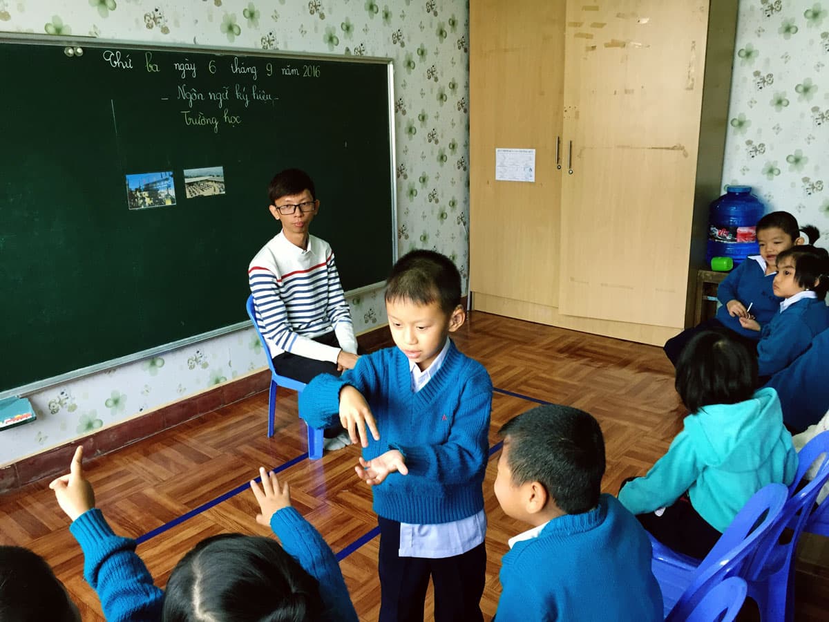 Ngôn ngữ ký hiệu: Phương tiện giao tiếp