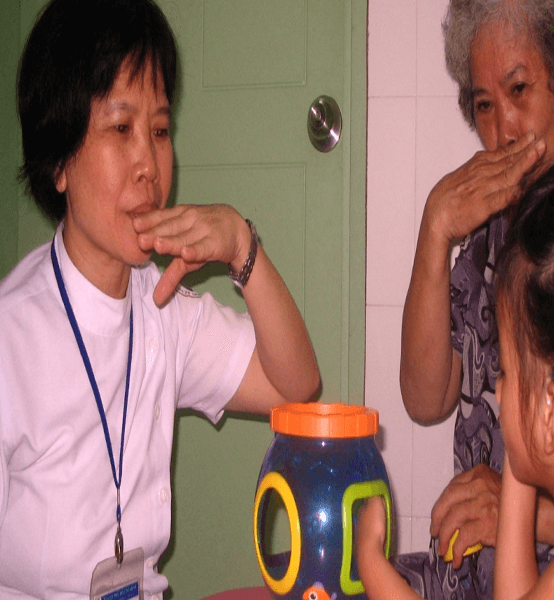 Giao tiếp với trẻ em khiếm thính