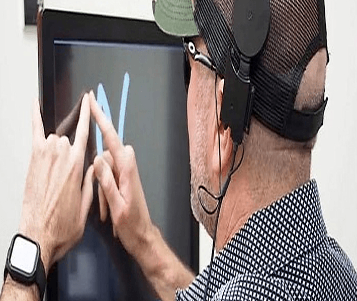 Người khiếm thính gặp khó khăn khi muốn tìm hiểu sản phẩm công nghệ